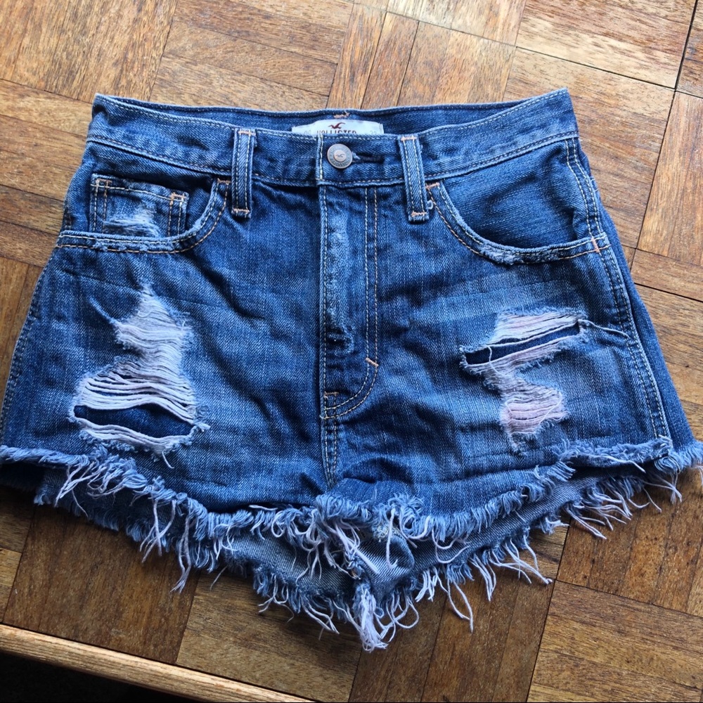 hollister distress’s jean shorts